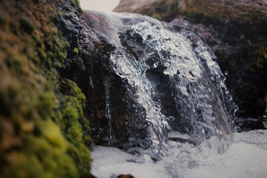 Aerators vs. Waterfall Bathroom Sink Faucets: Splash, Sound & Efficiency