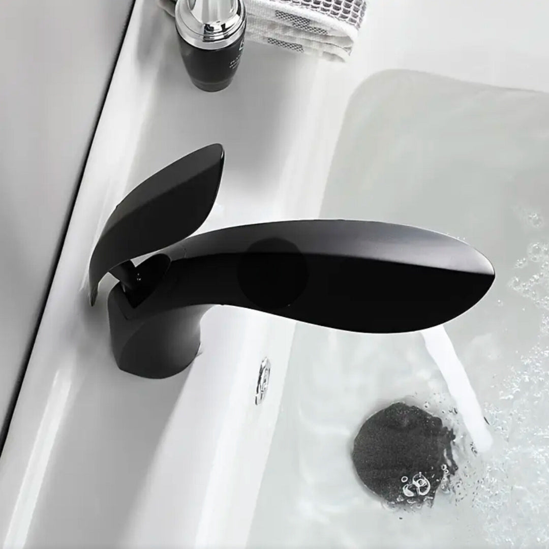 Matte Black Leaf‑Inspired Bathroom Faucet – Soft Aerated Stream