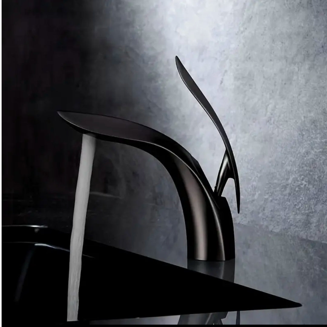 Matte Black Leaf‑Inspired Bathroom Faucet – Soft Aerated Stream
