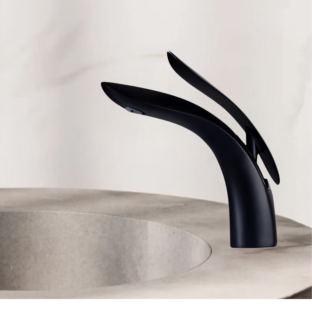 Matte Black Leaf‑Inspired Bathroom Faucet – Soft Aerated Stream