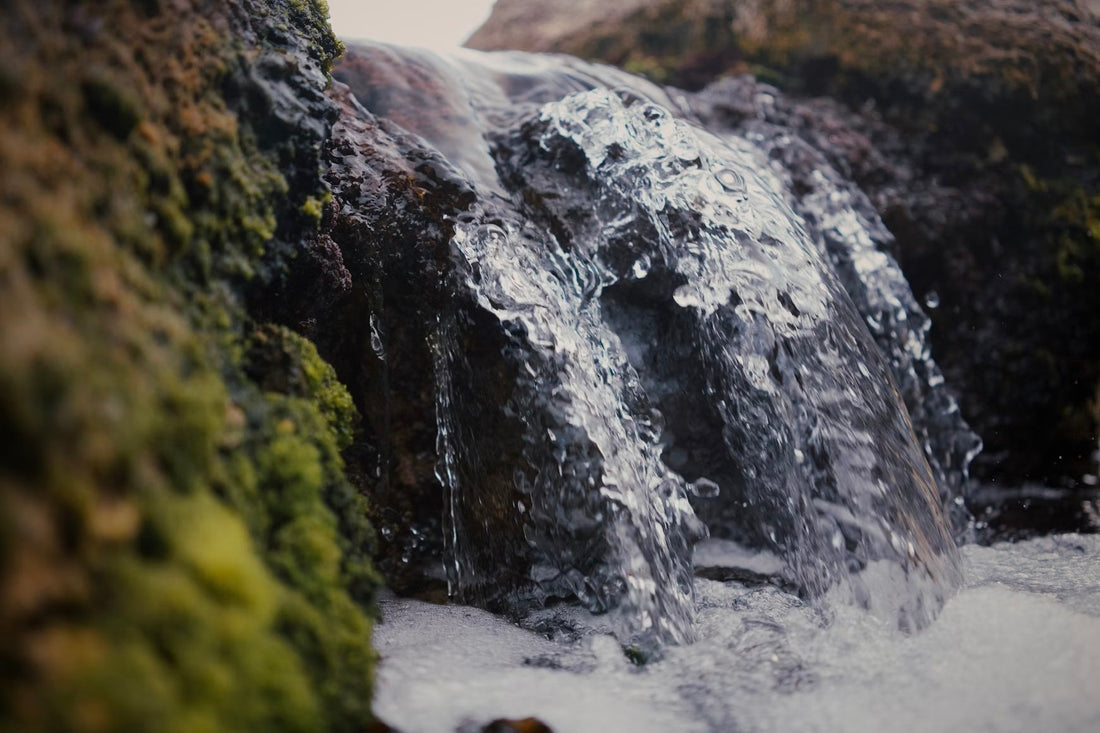 Aerators vs. Waterfall Bathroom Sink Faucets: Splash, Sound & Efficiency